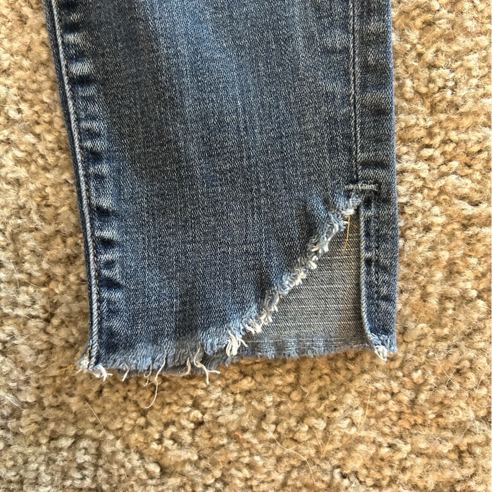GOOD AMERICAN Good Waist Jeans with Raw Hem - Picture 7 of 7